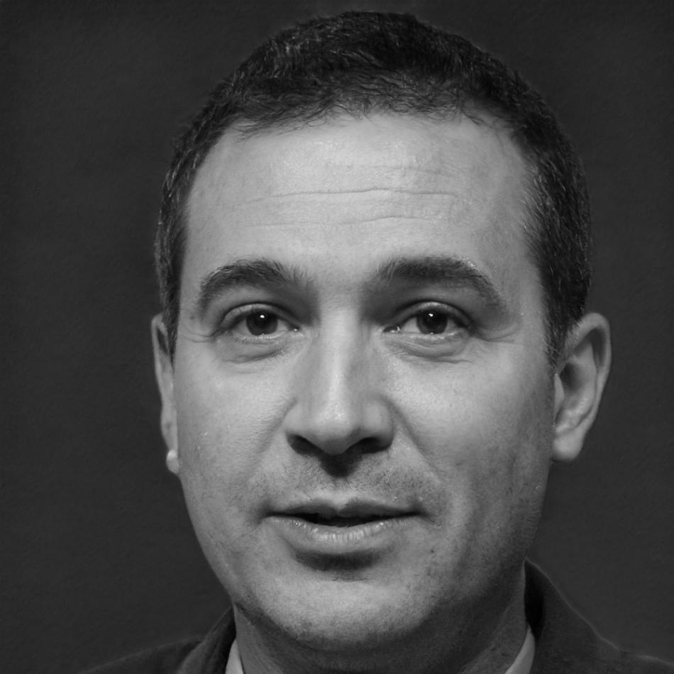 Portrait of Kenji Nakamura, senior iOS developer and training instructor